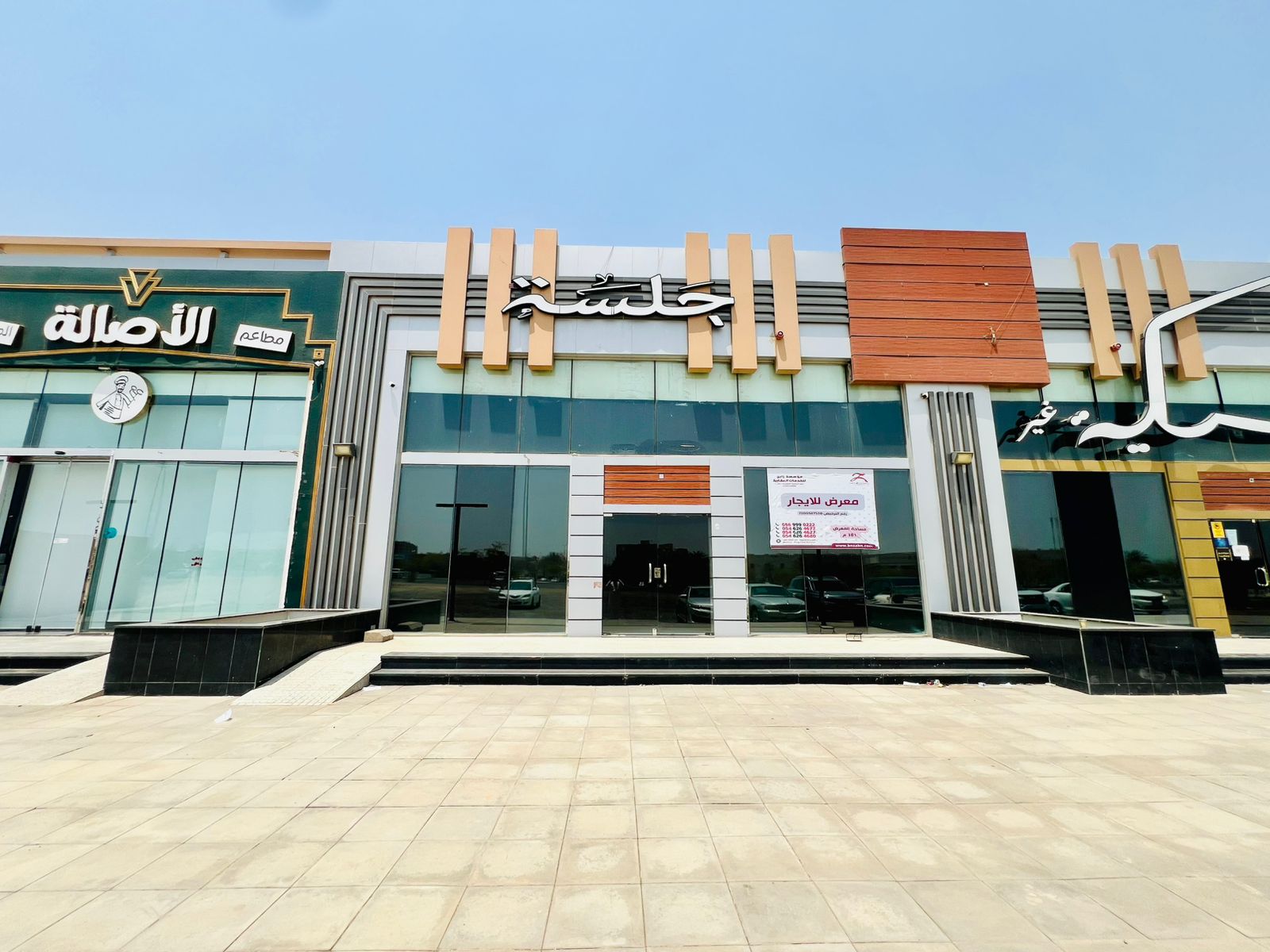 معرض للايجار علي طريق الملك خالد بمخطط الملك فهد