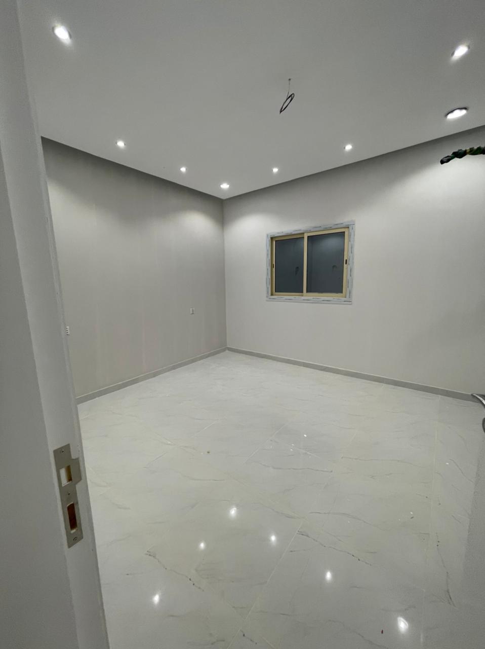 دور للبيع بمخطط العوينه 