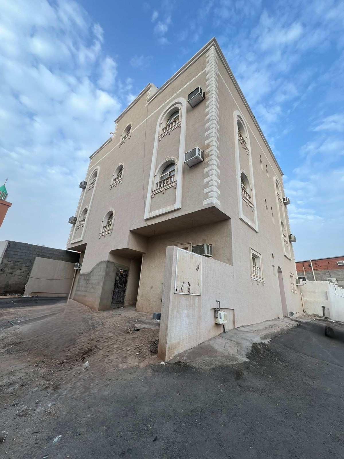 عمارة سكنية استثمارية للبيع بحي الدويخلة على الدائري الثاني