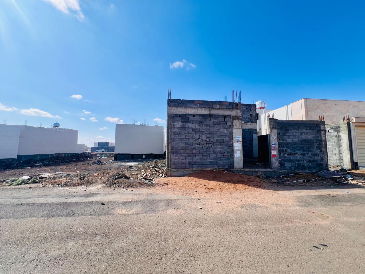 دور عظم وارض للبيع بمخطط العوينة