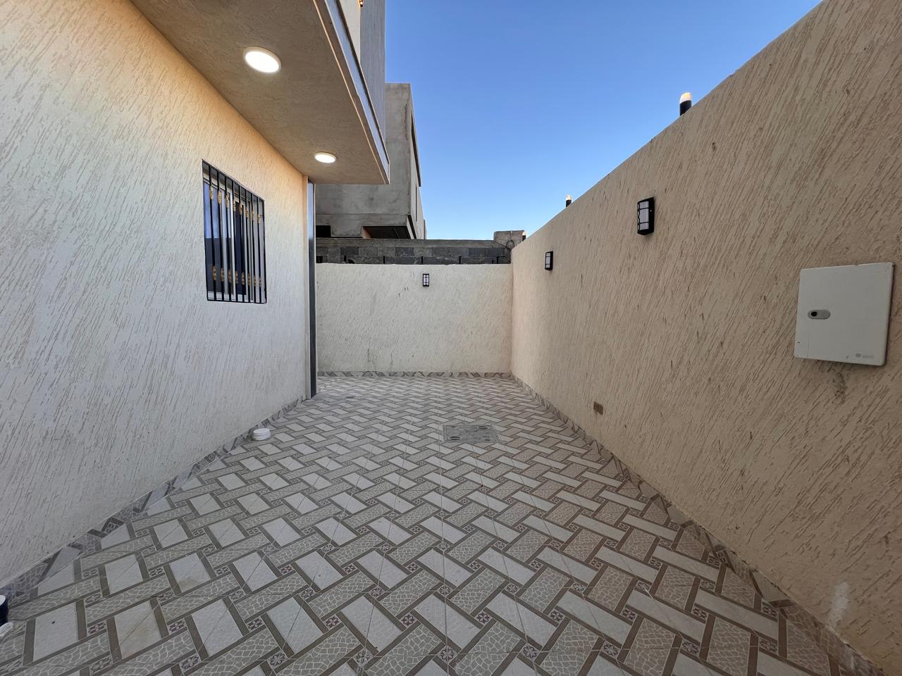 عمارة سكنية للبيع من 3 شقق بمخطط الياسمين