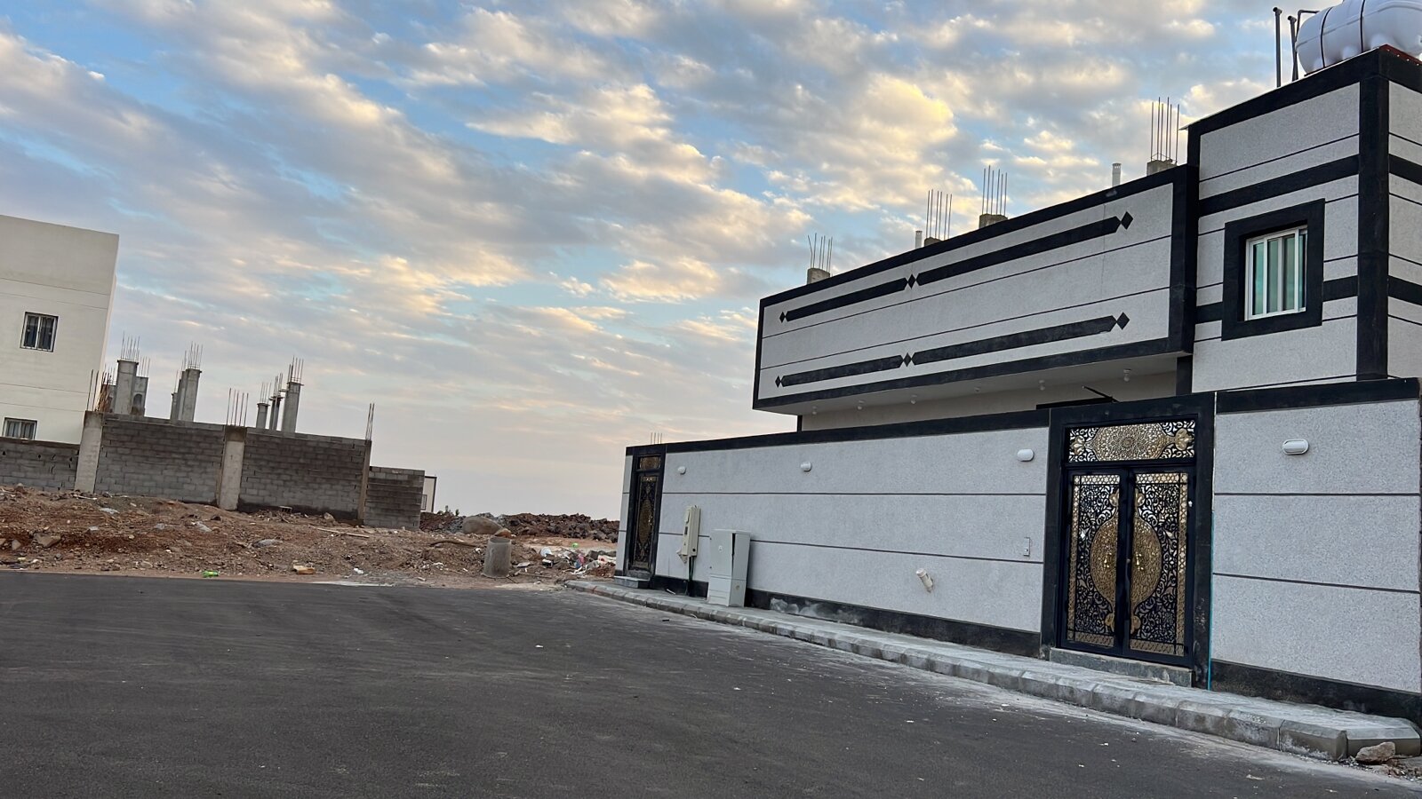 دور للبيع بمخطط العوينه