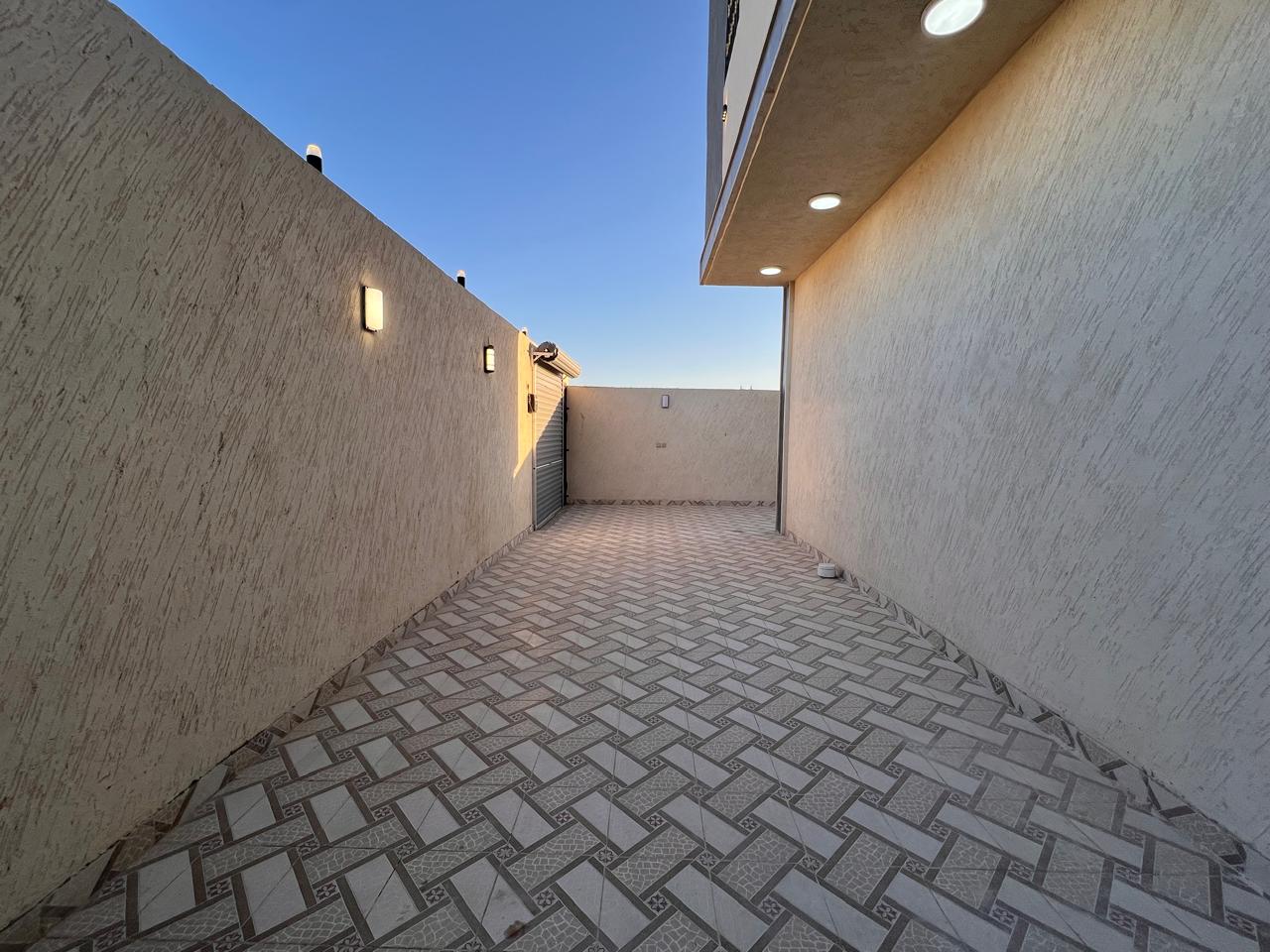 عمارة سكنية للبيع من 3 شقق بمخطط الياسمين