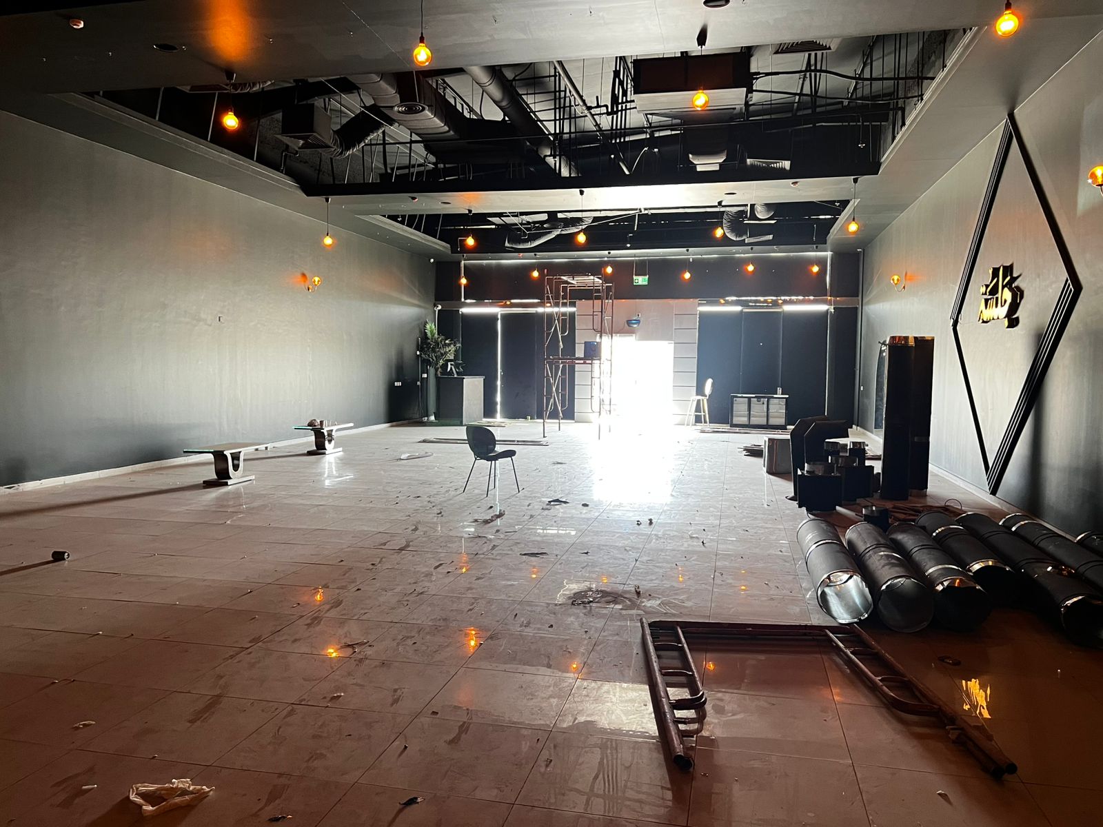 معرض للايجار علي طريق الملك خالد بمخطط الملك فهد