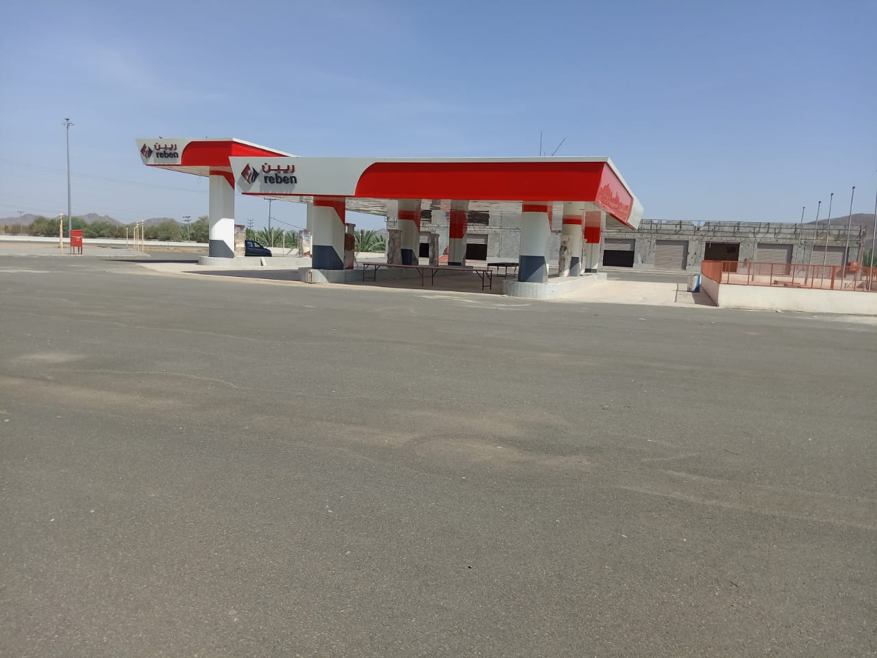 محطه محروقات للبيع علي طريق تبوك