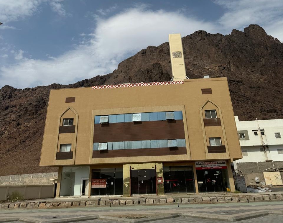 عمارة تجارية للبيع حي العيون