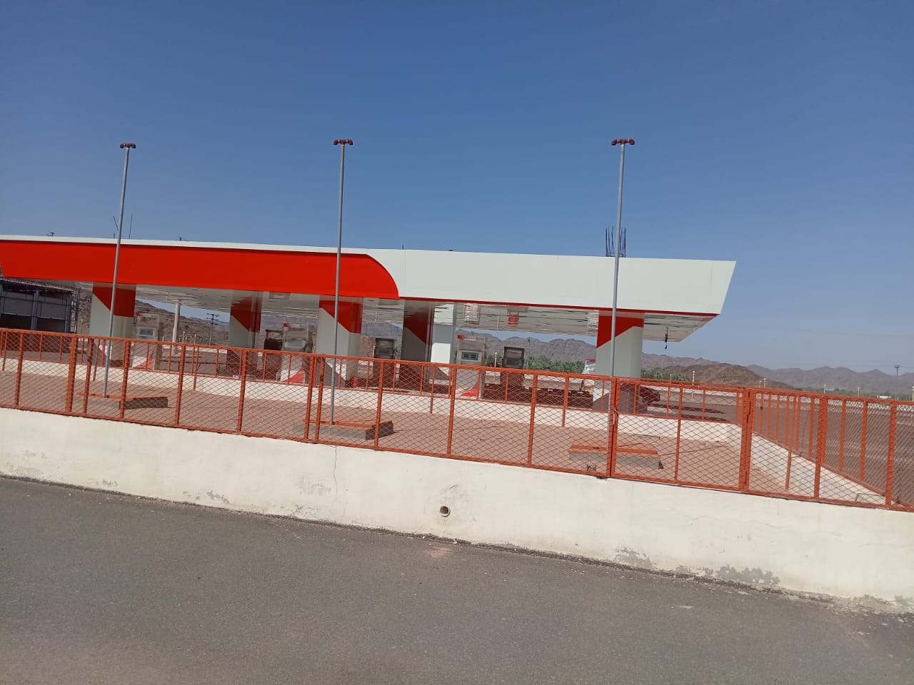 محطه محروقات للبيع علي طريق تبوك