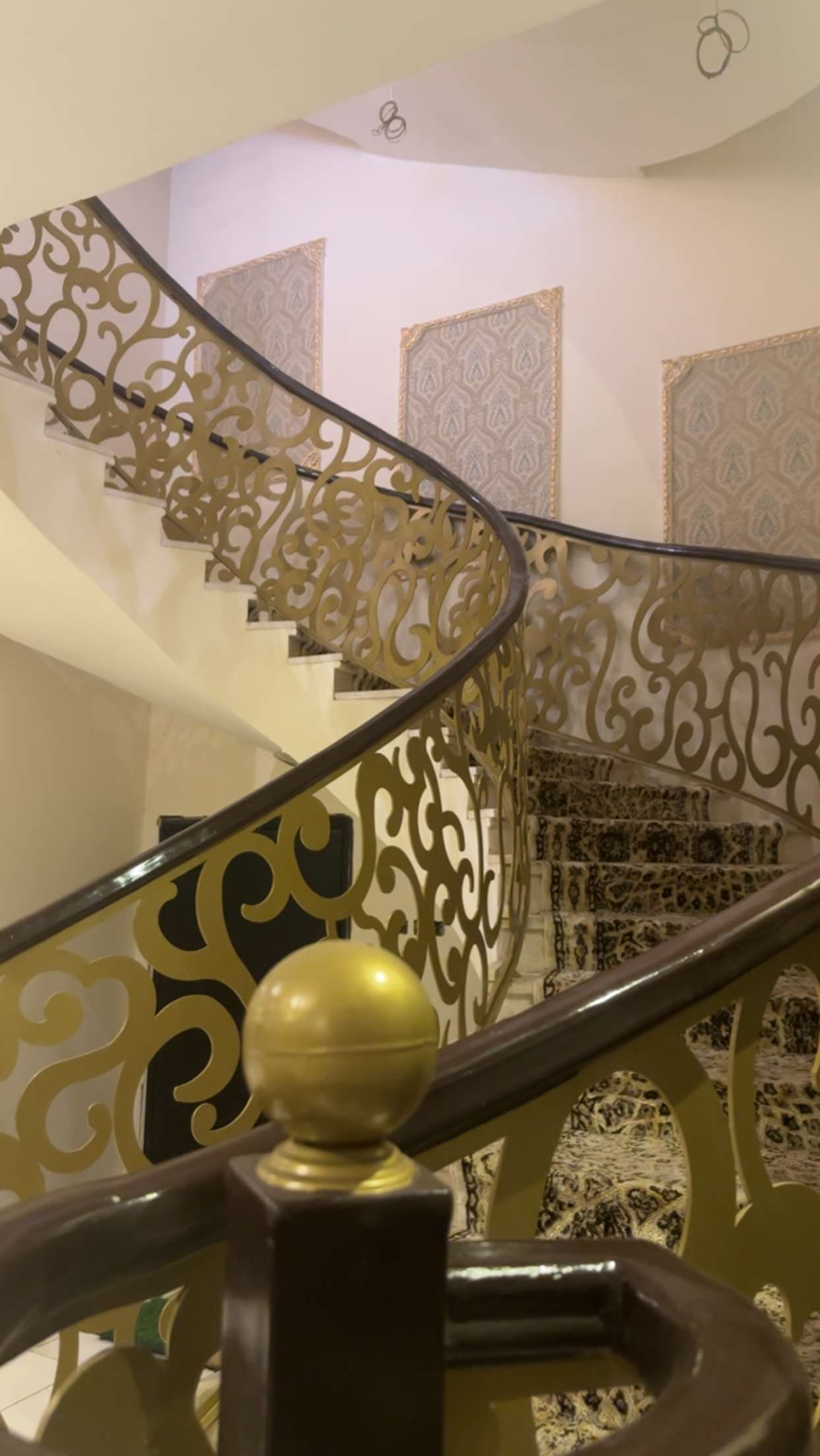 فيلا علي 3 شوارع للبيع بالملك فهد